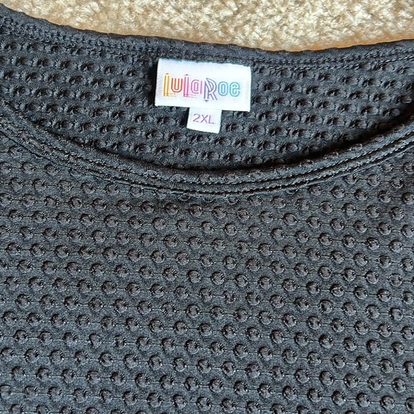 New Lularoe Gigi black short sleeve crew neck top size xxl runs small - Picture 5 of 6